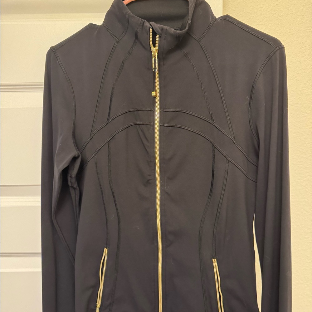 Lululemon black w/ gold zipper define jacket size 10 - Picture 3 of 7